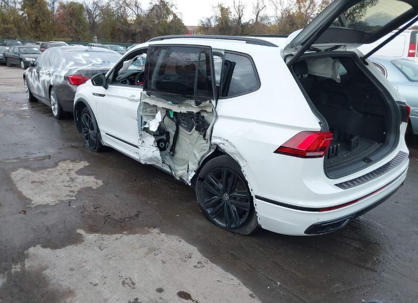 Photo 3 of 2022 Volkswagen Tiguan 2.0T SE R-LINE BLACK (VIN 3VV8B7AX4NM138597)