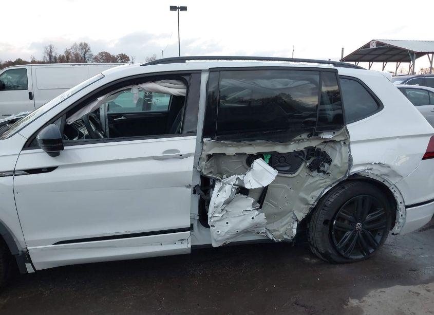 Photo 6 of 2022 Volkswagen Tiguan 2.0T SE R-LINE BLACK (VIN 3VV8B7AX4NM138597)