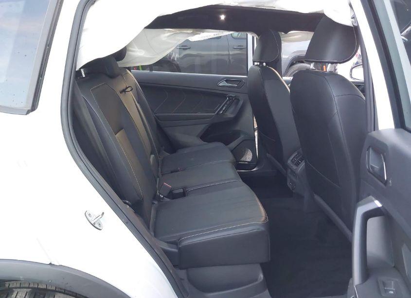Photo 8 of 2022 Volkswagen Tiguan 2.0T SE R-LINE BLACK (VIN 3VV8B7AX4NM138597)
