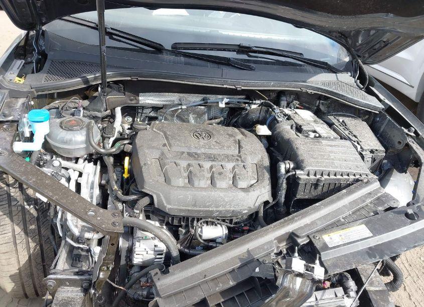 Photo 10 of 2024 Volkswagen Tiguan 2.0T SE R-LINE BLACK (VIN 3VV8B7AX5RM060904)