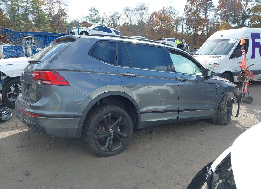 Photo 13 of 2024 Volkswagen Tiguan 2.0T SE R-LINE BLACK (VIN 3VV8B7AX5RM060904)