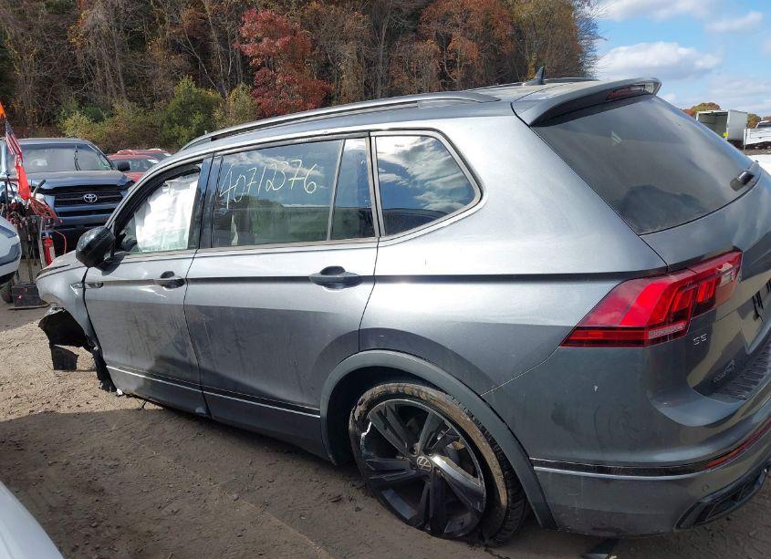 Photo 14 of 2024 Volkswagen Tiguan 2.0T SE R-LINE BLACK (VIN 3VV8B7AX5RM060904)