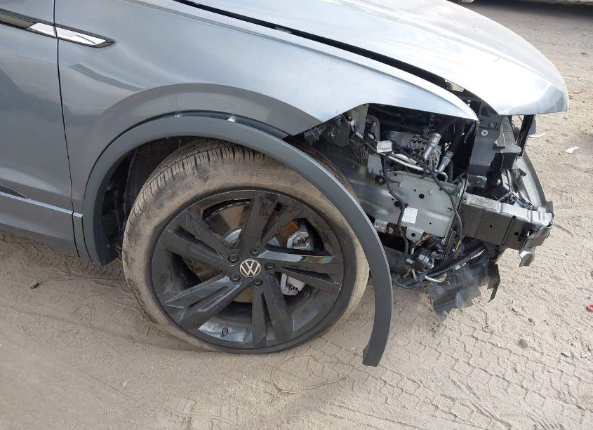 Photo 17 of 2024 Volkswagen Tiguan 2.0T SE R-LINE BLACK (VIN 3VV8B7AX5RM060904)