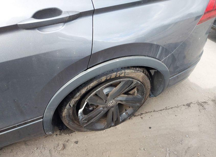 Photo 18 of 2024 Volkswagen Tiguan 2.0T SE R-LINE BLACK (VIN 3VV8B7AX5RM060904)