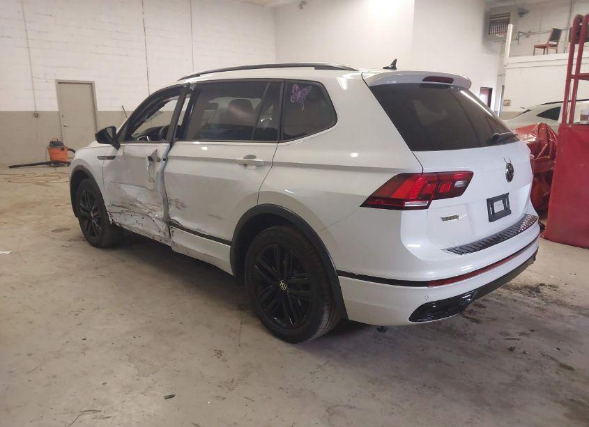 Photo 3 of 2022 Volkswagen Tiguan 2.0T SE R-LINE BLACK (VIN 3VV8B7AX6NM149374)