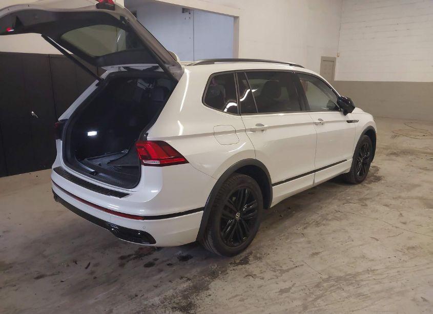 Photo 4 of 2022 Volkswagen Tiguan 2.0T SE R-LINE BLACK (VIN 3VV8B7AX6NM149374)