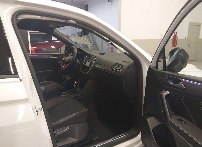 Photo 5 of 2022 Volkswagen Tiguan 2.0T SE R-LINE BLACK (VIN 3VV8B7AX6NM149374)