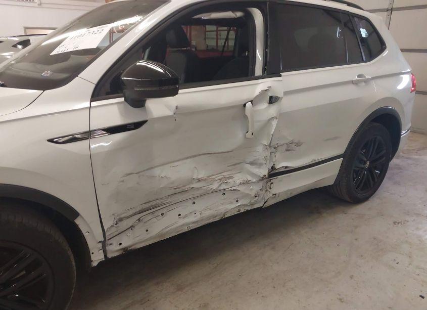 Photo 6 of 2022 Volkswagen Tiguan 2.0T SE R-LINE BLACK (VIN 3VV8B7AX6NM149374)