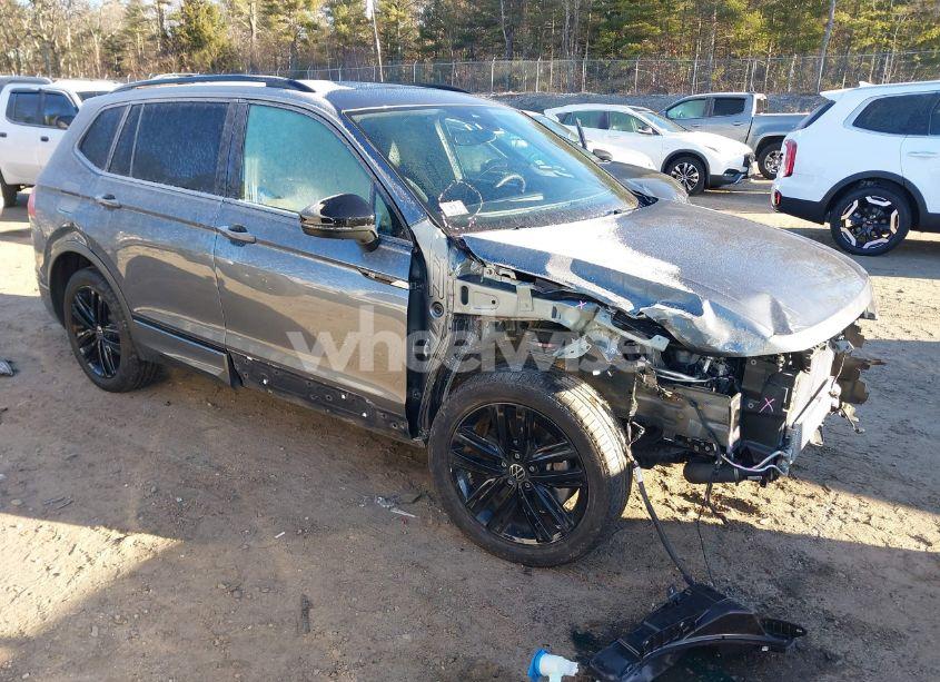 2022 Volkswagen Tiguan 2.0T SE R-LINE BLACK (VIN 3VV8B7AX7NM165440) main photo