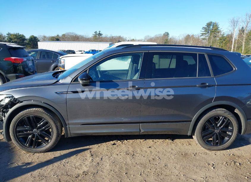 Photo 15 of 2022 Volkswagen Tiguan 2.0T SE R-LINE BLACK (VIN 3VV8B7AX7NM165440)