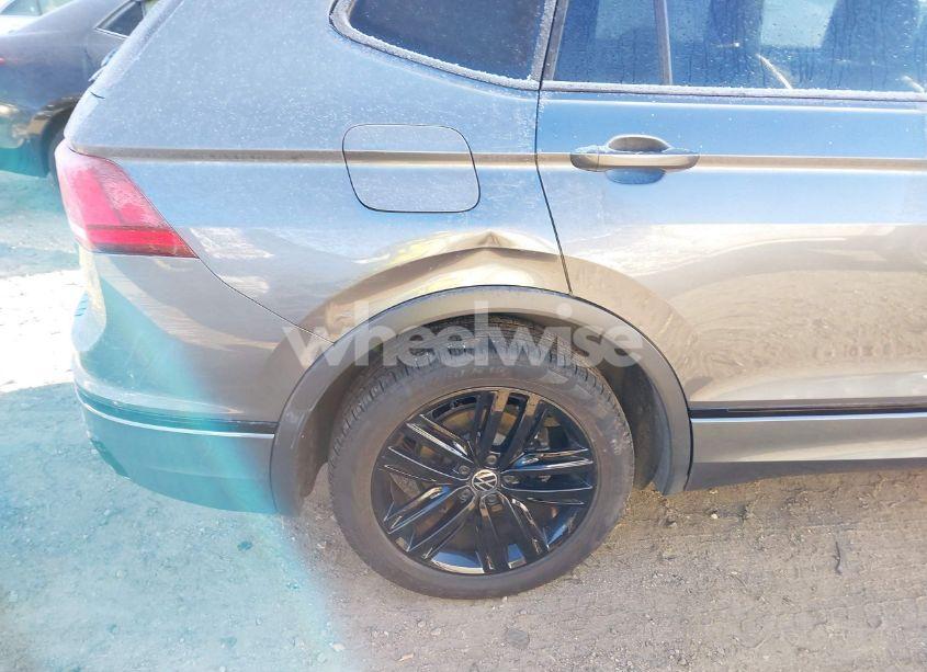 Photo 20 of 2022 Volkswagen Tiguan 2.0T SE R-LINE BLACK (VIN 3VV8B7AX7NM165440)