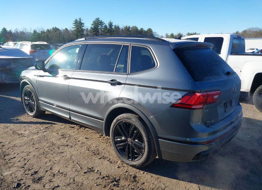 Photo 3 of 2022 Volkswagen Tiguan 2.0T SE R-LINE BLACK (VIN 3VV8B7AX7NM165440)