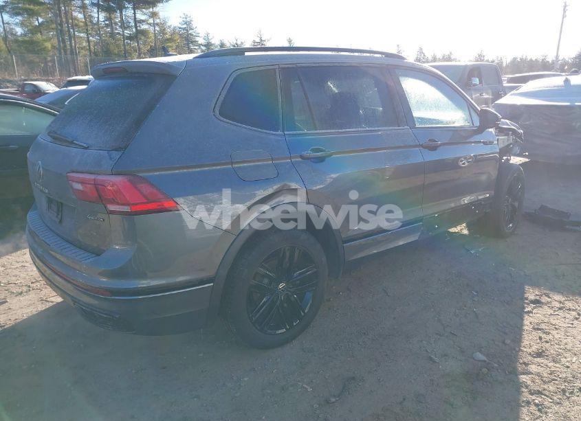 Photo 4 of 2022 Volkswagen Tiguan 2.0T SE R-LINE BLACK (VIN 3VV8B7AX7NM165440)