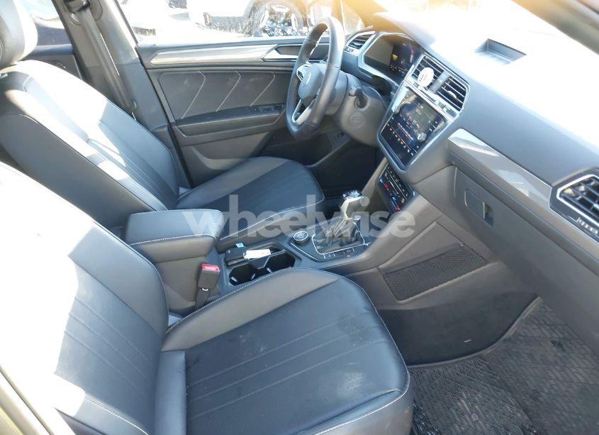 Photo 5 of 2022 Volkswagen Tiguan 2.0T SE R-LINE BLACK (VIN 3VV8B7AX7NM165440)