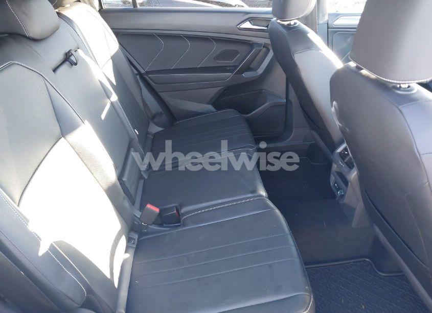 Photo 8 of 2022 Volkswagen Tiguan 2.0T SE R-LINE BLACK (VIN 3VV8B7AX7NM165440)