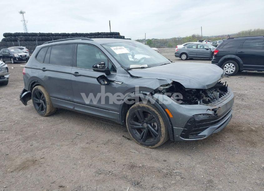 2024 Volkswagen Tiguan 2.0T SE R-LINE BLACK (VIN 3VV8B7AX7RM081396) main photo