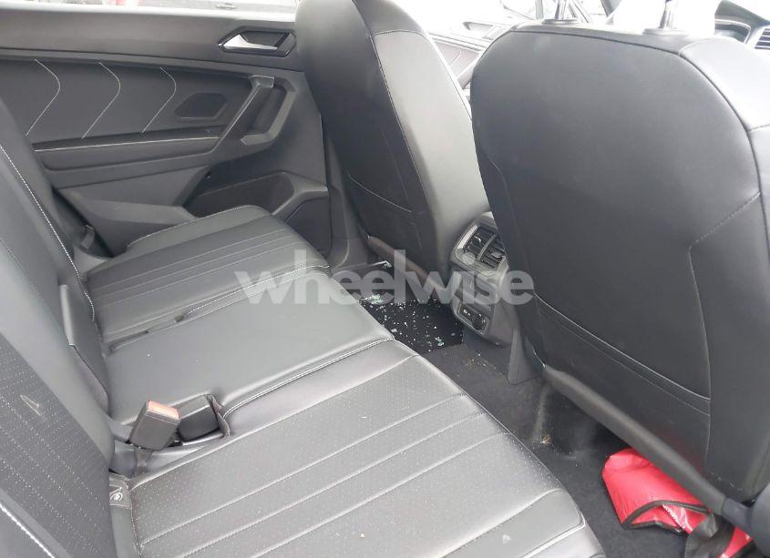 Photo 8 of 2024 Volkswagen Tiguan 2.0T SE R-LINE BLACK (VIN 3VV8B7AX7RM081396)