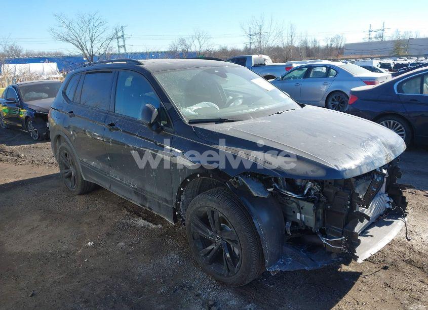 2024 Volkswagen Tiguan 2.0T SE R-LINE BLACK (VIN 3VV8B7AX7RM138695) main photo