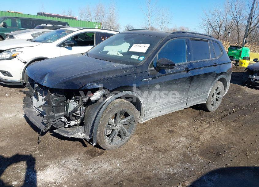 Photo 2 of 2024 Volkswagen Tiguan 2.0T SE R-LINE BLACK (VIN 3VV8B7AX7RM138695)