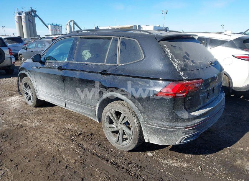 Photo 3 of 2024 Volkswagen Tiguan 2.0T SE R-LINE BLACK (VIN 3VV8B7AX7RM138695)