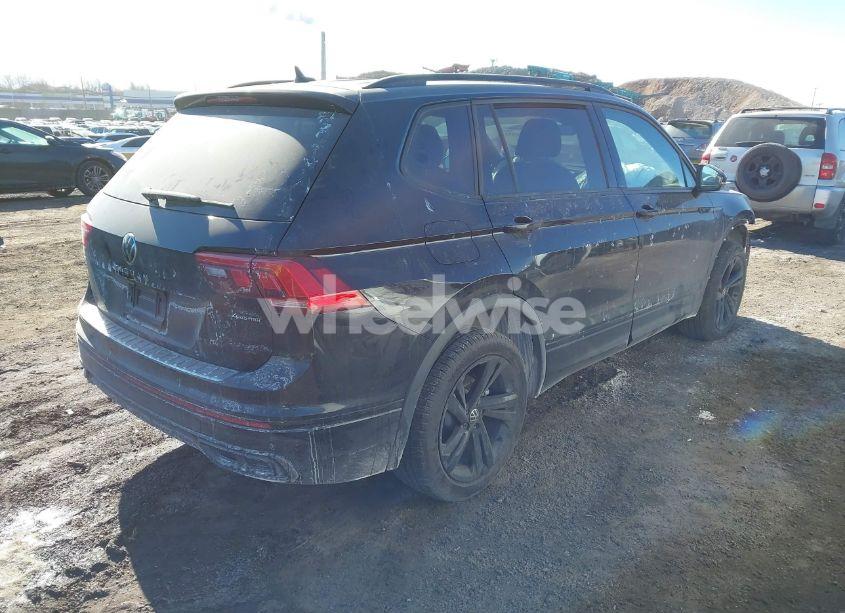 Photo 4 of 2024 Volkswagen Tiguan 2.0T SE R-LINE BLACK (VIN 3VV8B7AX7RM138695)