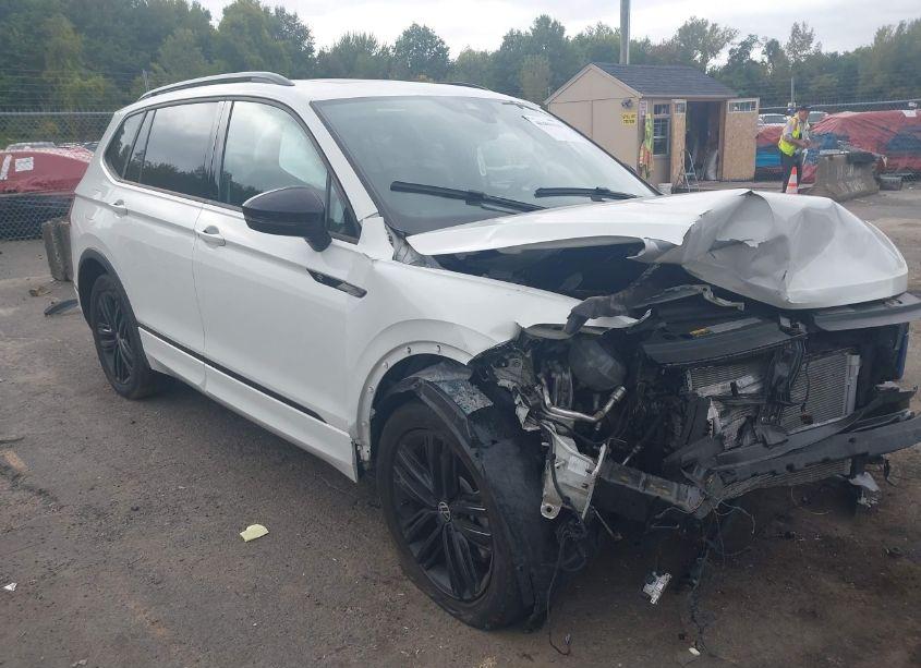 2022 Volkswagen Tiguan 2.0T SE R-LINE BLACK (VIN 3VV8B7AX8NM033982) main photo