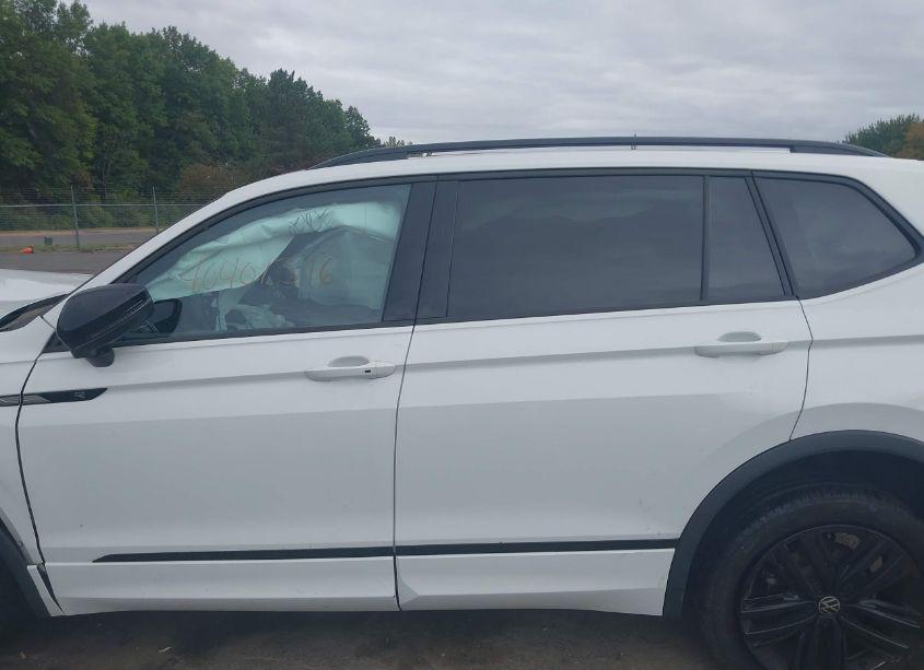 Photo 14 of 2022 Volkswagen Tiguan 2.0T SE R-LINE BLACK (VIN 3VV8B7AX8NM033982)