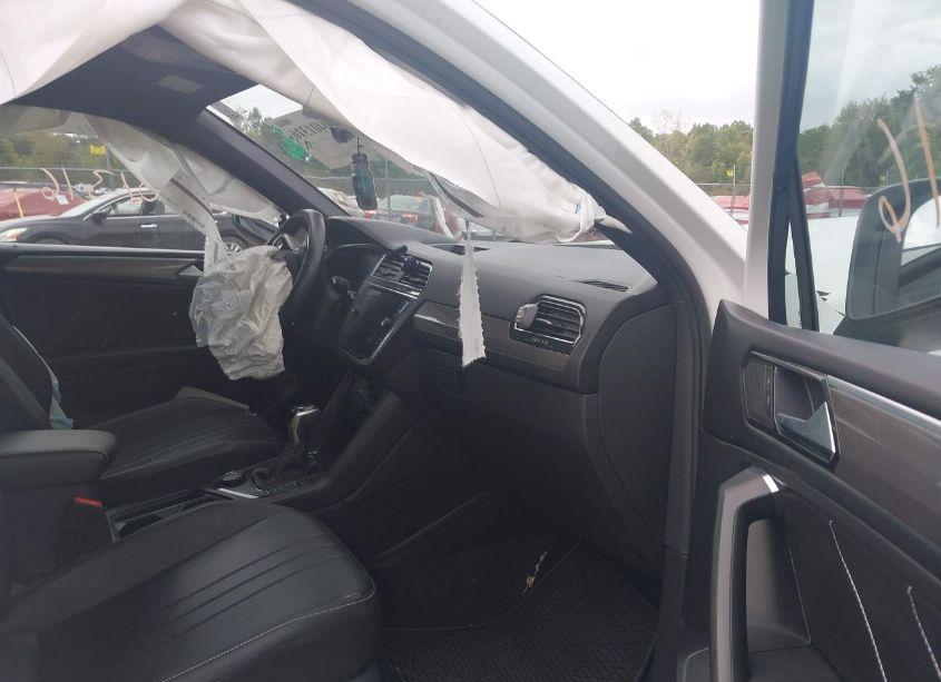 Photo 5 of 2022 Volkswagen Tiguan 2.0T SE R-LINE BLACK (VIN 3VV8B7AX8NM033982)