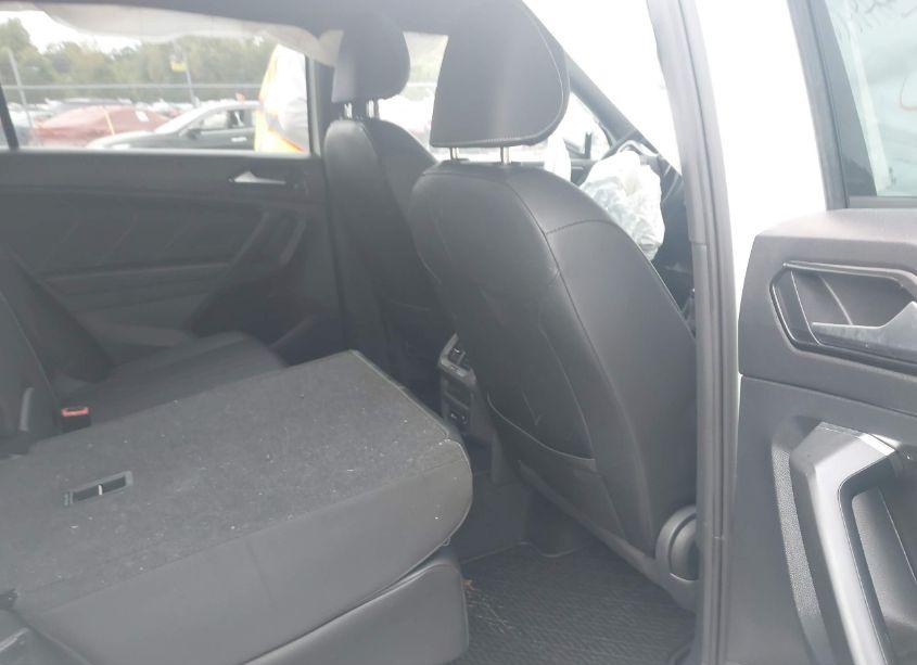 Photo 8 of 2022 Volkswagen Tiguan 2.0T SE R-LINE BLACK (VIN 3VV8B7AX8NM033982)