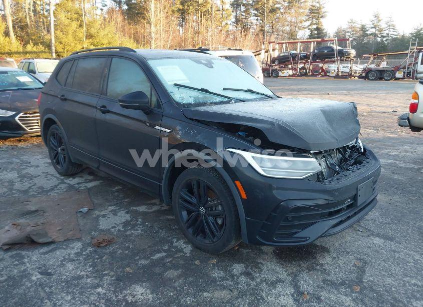 2022 Volkswagen Tiguan 2.0T SE R-LINE BLACK (VIN 3VV8B7AX8NM058719) main photo