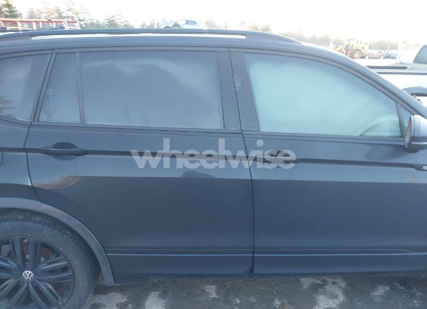 Photo 13 of 2022 Volkswagen Tiguan 2.0T SE R-LINE BLACK (VIN 3VV8B7AX8NM058719)