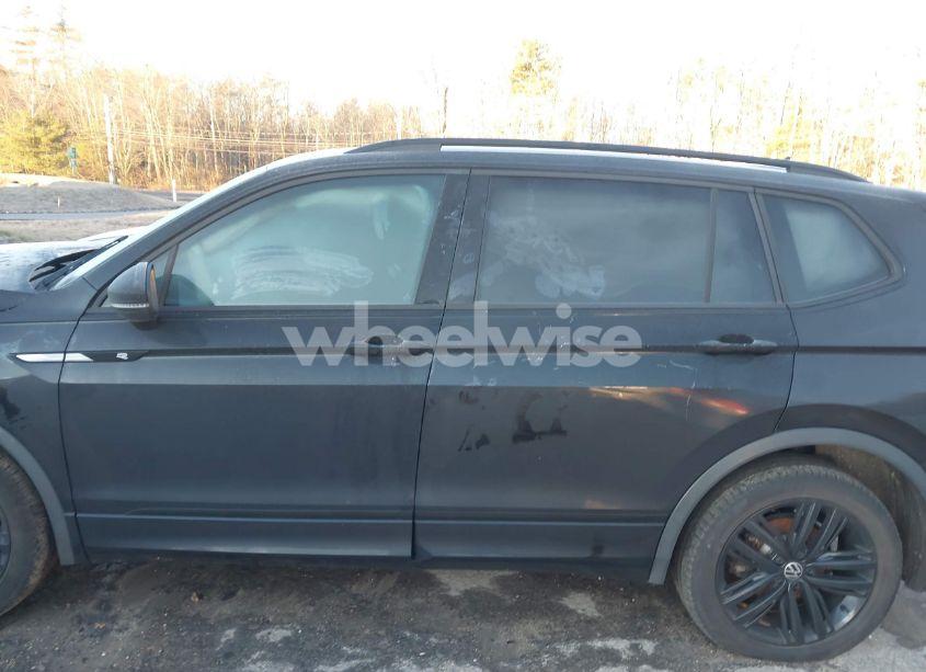 Photo 14 of 2022 Volkswagen Tiguan 2.0T SE R-LINE BLACK (VIN 3VV8B7AX8NM058719)