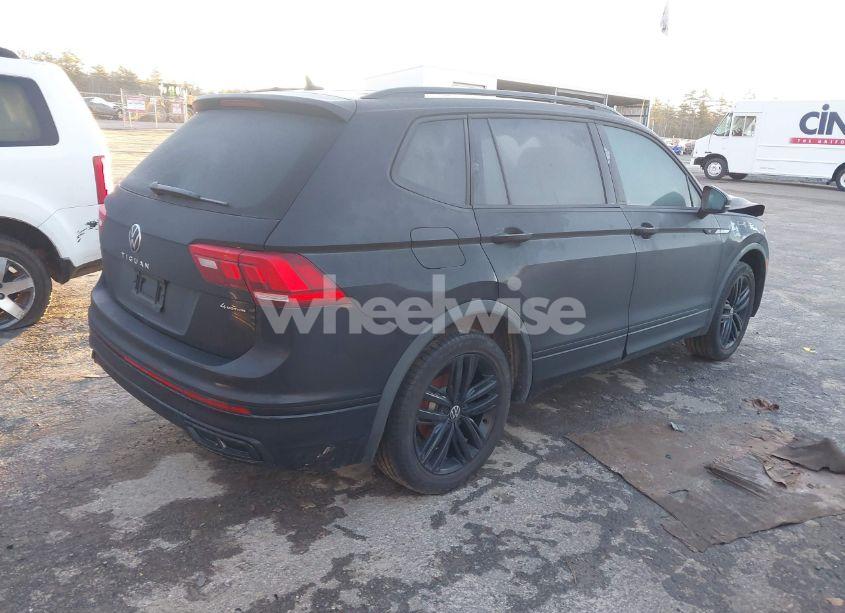 Photo 4 of 2022 Volkswagen Tiguan 2.0T SE R-LINE BLACK (VIN 3VV8B7AX8NM058719)