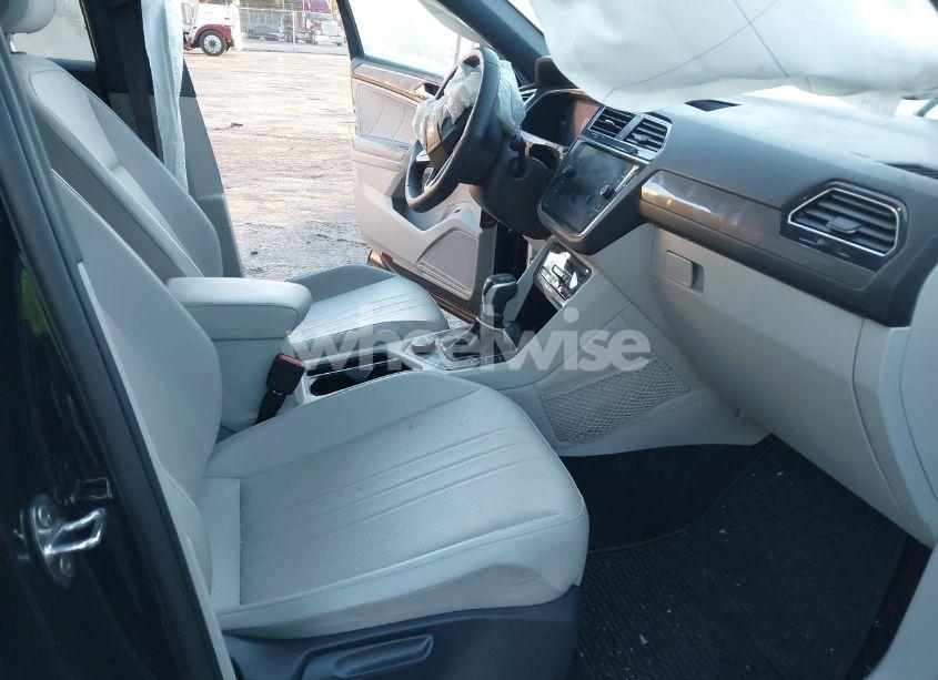 Photo 5 of 2022 Volkswagen Tiguan 2.0T SE R-LINE BLACK (VIN 3VV8B7AX8NM058719)