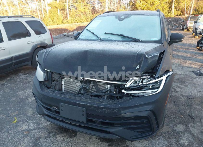 Photo 6 of 2022 Volkswagen Tiguan 2.0T SE R-LINE BLACK (VIN 3VV8B7AX8NM058719)