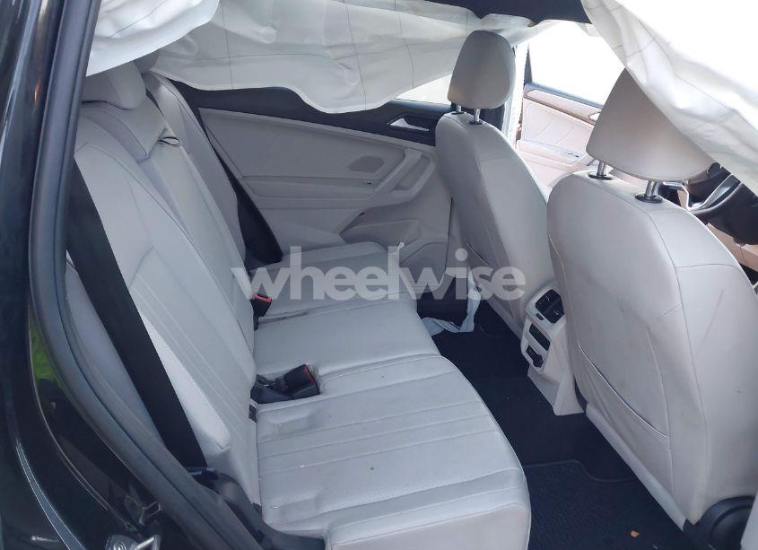 Photo 8 of 2022 Volkswagen Tiguan 2.0T SE R-LINE BLACK (VIN 3VV8B7AX8NM058719)