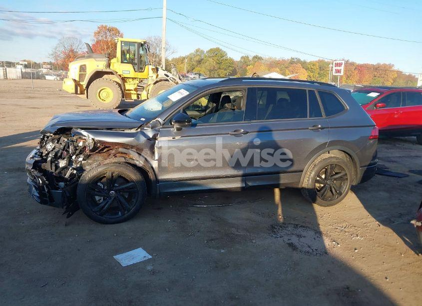 Photo 14 of 2023 Volkswagen Tiguan 2.0T SE R-LINE BLACK (VIN 3VV8B7AX8PM013931)