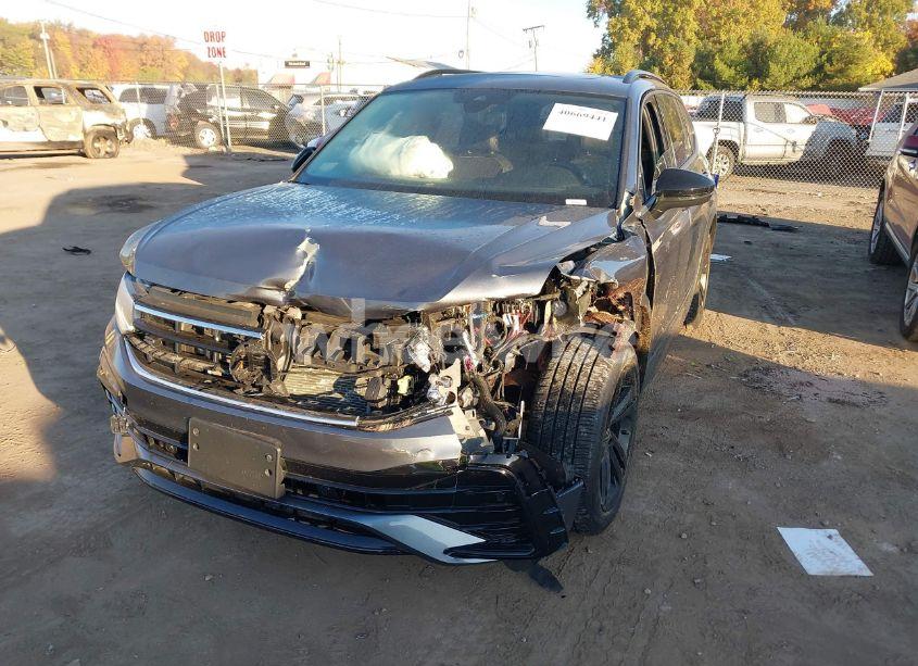 Photo 2 of 2023 Volkswagen Tiguan 2.0T SE R-LINE BLACK (VIN 3VV8B7AX8PM013931)