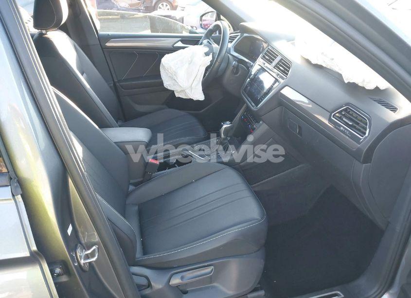 Photo 5 of 2023 Volkswagen Tiguan 2.0T SE R-LINE BLACK (VIN 3VV8B7AX8PM013931)