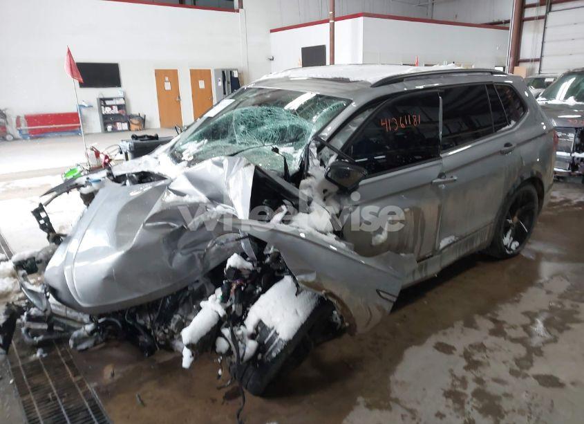 Photo 2 of 2023 Volkswagen Tiguan 2.0T SE R-LINE BLACK (VIN 3VV8B7AX8PM135480)