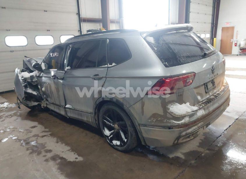 Photo 3 of 2023 Volkswagen Tiguan 2.0T SE R-LINE BLACK (VIN 3VV8B7AX8PM135480)