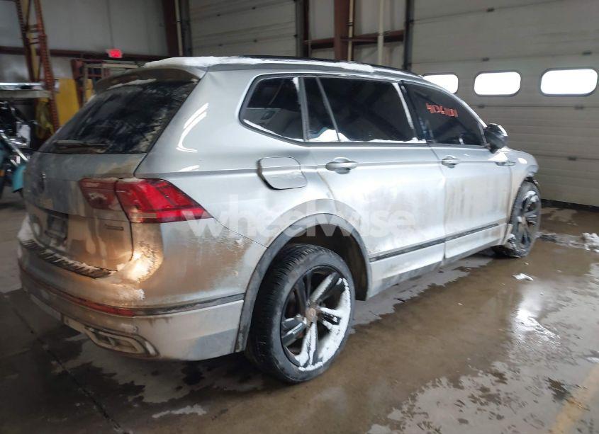 Photo 4 of 2023 Volkswagen Tiguan 2.0T SE R-LINE BLACK (VIN 3VV8B7AX8PM135480)