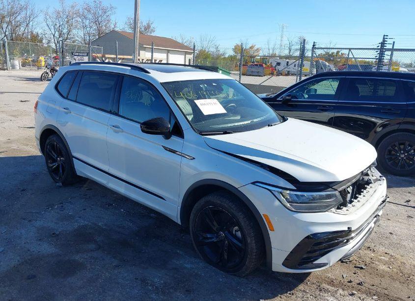 2023 Volkswagen Tiguan 2.0T SE R-LINE BLACK (VIN 3VV8B7AX9PM053631) main photo