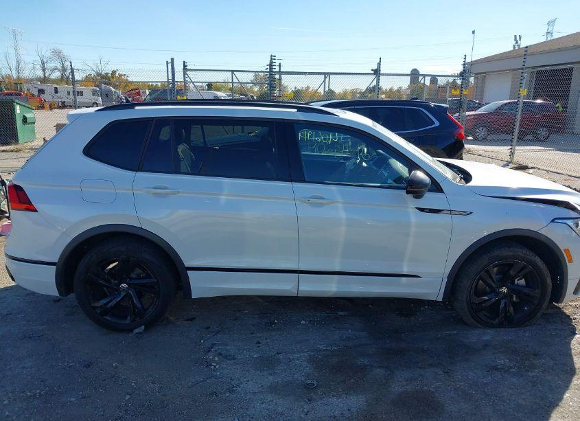Photo 13 of 2023 Volkswagen Tiguan 2.0T SE R-LINE BLACK (VIN 3VV8B7AX9PM053631)