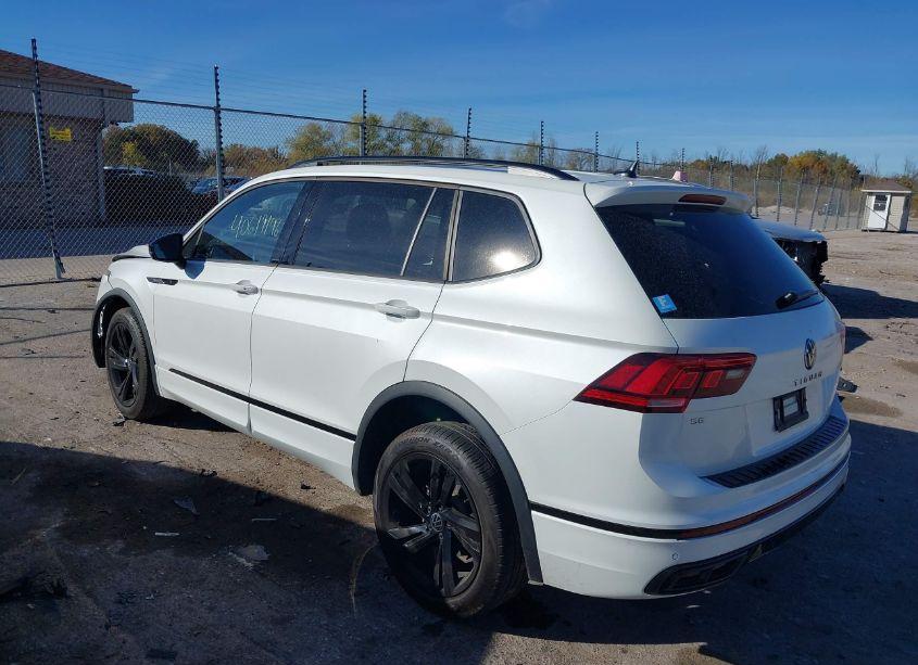 Photo 3 of 2023 Volkswagen Tiguan 2.0T SE R-LINE BLACK (VIN 3VV8B7AX9PM053631)