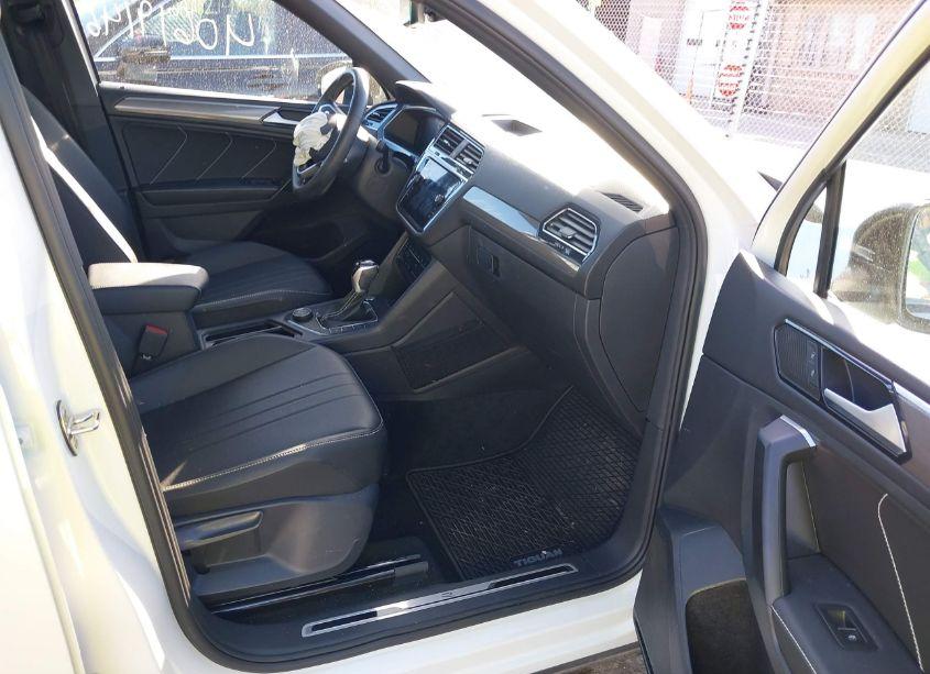 Photo 5 of 2023 Volkswagen Tiguan 2.0T SE R-LINE BLACK (VIN 3VV8B7AX9PM053631)