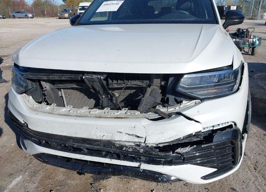 Photo 6 of 2023 Volkswagen Tiguan 2.0T SE R-LINE BLACK (VIN 3VV8B7AX9PM053631)