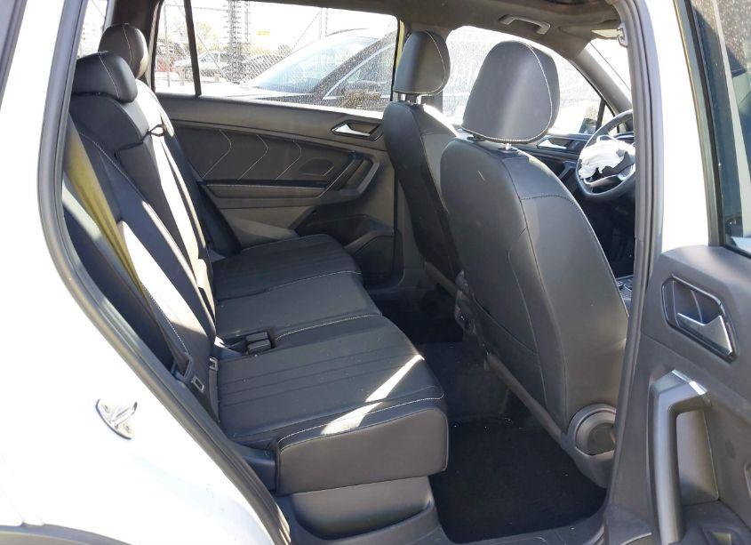 Photo 8 of 2023 Volkswagen Tiguan 2.0T SE R-LINE BLACK (VIN 3VV8B7AX9PM053631)