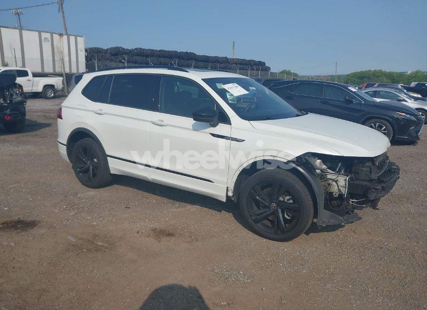 2023 Volkswagen Tiguan 2.0T SE R-LINE BLACK (VIN 3VV8B7AX9PM055640) main photo