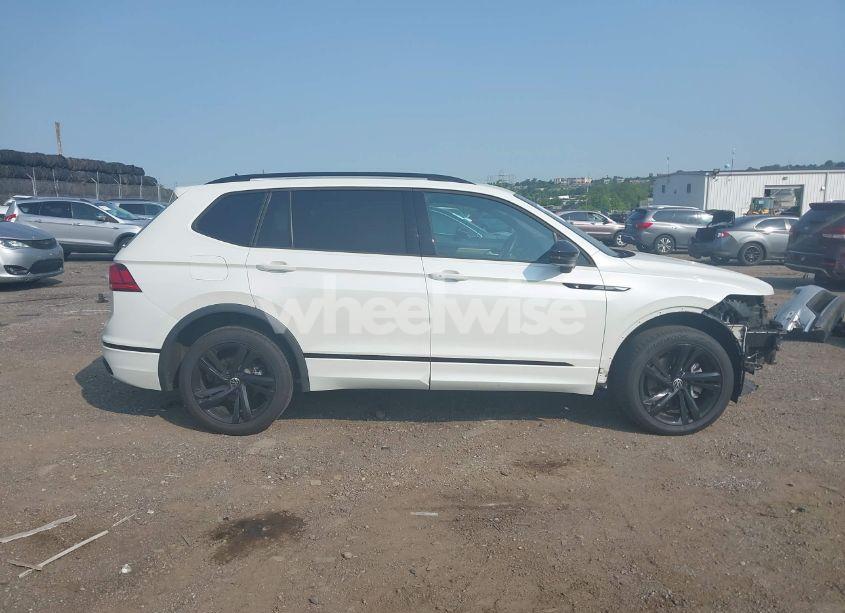 Photo 13 of 2023 Volkswagen Tiguan 2.0T SE R-LINE BLACK (VIN 3VV8B7AX9PM055640)